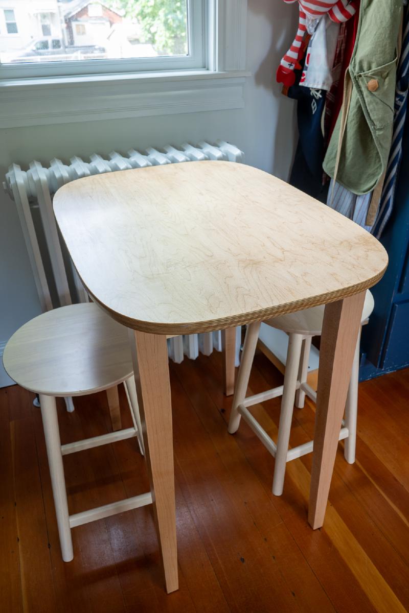 Superellipse table